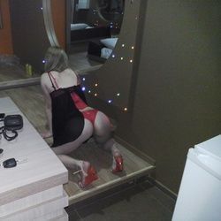 Branquela gostosa de Maringá PR em fotos bem safadinha no motel